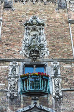 Bruges, Belçika'da bina eski bir klasik balkon