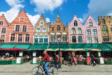 Eski evleri Grote Markt Bruges, Belçika