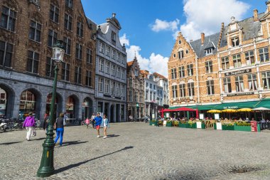 Eski evleri Grote Markt Bruges, Belçika