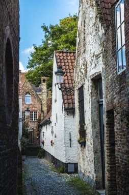 Bruges, Belçika eski evleriyle dar sokak