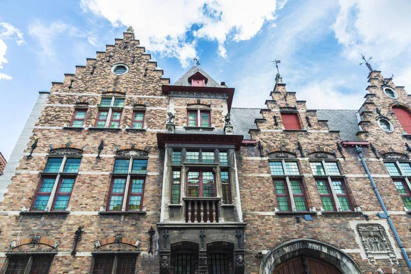 Gamla historiska byggnader i den medeltida staden Brygge, Belgien — Stockfoto