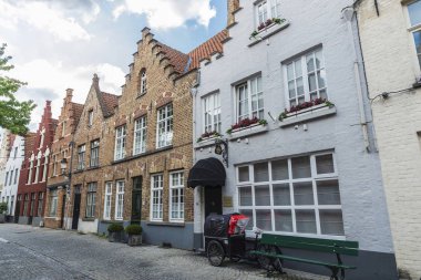 Bruges, Belçika eski evleri ile sokak