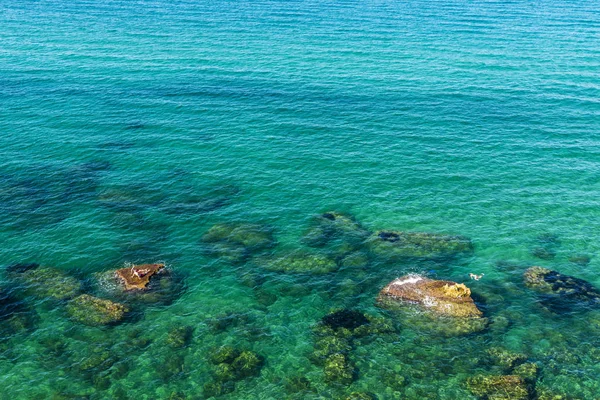 Skaliste wybrzeże w lecie na Sycylii, Włochy — Zdjęcie stockowe