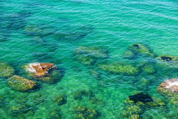 Skaliste wybrzeże w lecie na Sycylii, Włochy — Zdjęcie stockowe
