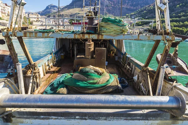 意大利西西里岛的钓鱼港与老渔船 — 图库照片