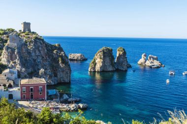 Uçurumun kıyısında Scopello Sicilya, İtalya