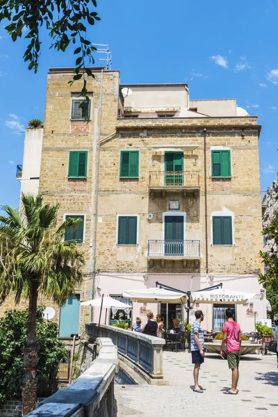 Rue de la vieille ville de Cefalu en Sicile, Italie — Photo