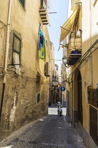 Calle del casco antiguo de Cefalu en Sicilia, Italia — Foto de Stock