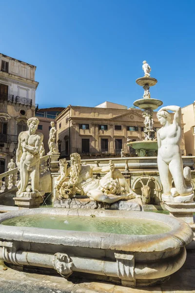 Der prätorianische brunnen (fontana pretoria) in palermo in sizilien, — Stockfoto