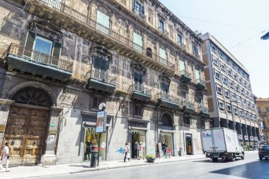 Sokak trafik Palermo Sicilya, İtalya