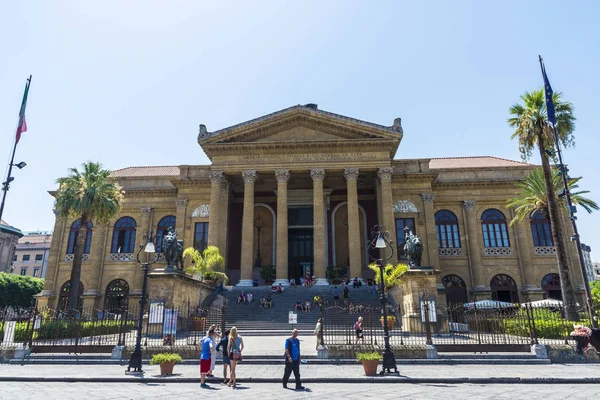 Teatro Massimo Vittorio Emanuele in Palermo in Sicílie, Italy — Stock fotografie