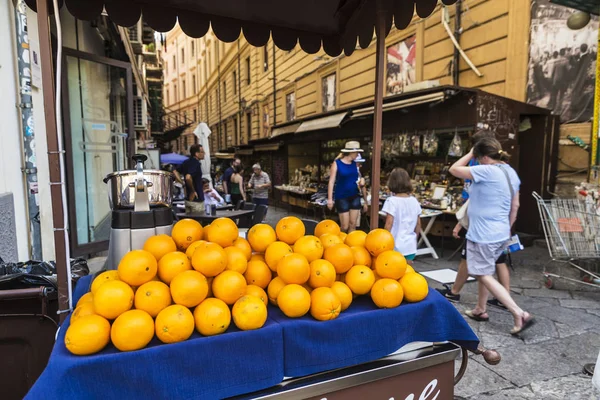 Estante de suco de laranja em Palermo, na Sicília, Itália — Fotografia de Stock
