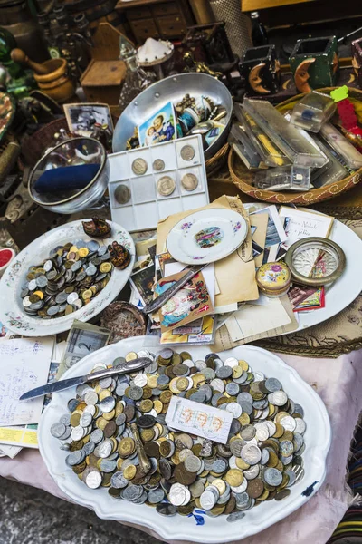 Marché aux puces dans une rue de Palerme en Sicile, Italie — Photo