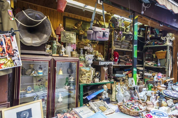 Marché aux puces dans une rue de Palerme en Sicile, Italie — Photo