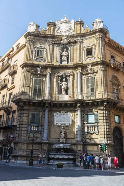 Quattro Canti ve Via Vigliena Palermo na Sicílii, Itálie — Stock fotografie