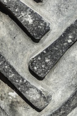 Arka plan olarak eski bir siyah kırık lastik closeup