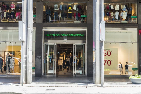 Tienda United Colors of Benetton en Palermo en Sicilia, Italia —  Fotos de Stock