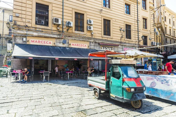 Pouliční trh potravin v Palermu na Sicílii, Itálie — Stock fotografie