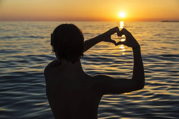 Teenager boy making the shape of heart with his hands — Stock Photo, Image