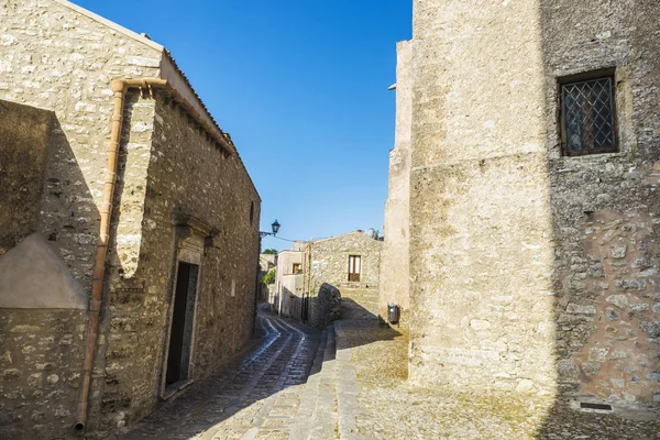 Ericen vanhan kaupungin katu, Sisilia, Italia — kuvapankkivalokuva