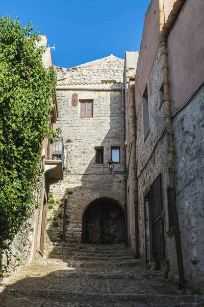 Ulice starého města Erice, Sicílie, Itálie — Stock fotografie
