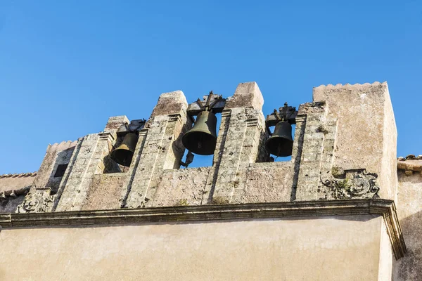 Torre de sino de uma igreja em Erice, Sicília, Itália — Fotografia de Stock