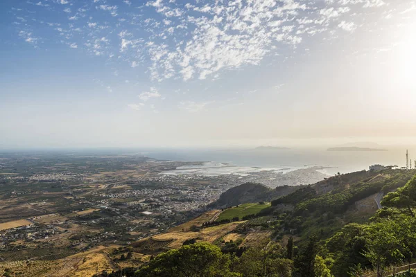Vista de la costa siciliana desde Erice, Sicilia, Italia — Foto de Stock