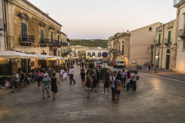 Sokak tarihi kentin Ragusa, Sicilya, İtalya