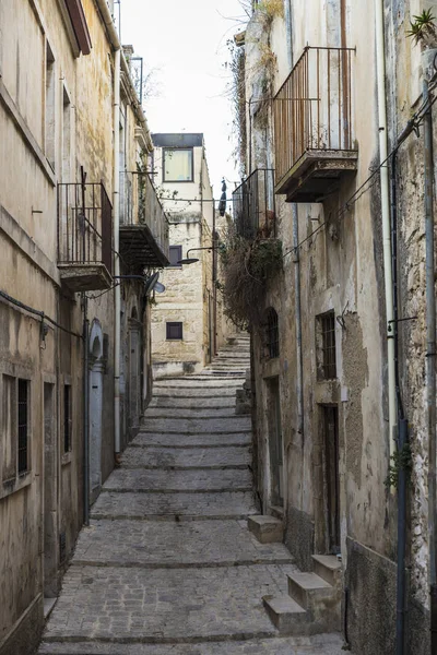Gatan i gamla stan i Ragusa, Sicilien, Italien — Stockfoto