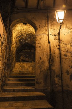 Sokak tarihi kentin gece Ragusa, Sicilya, İtalya