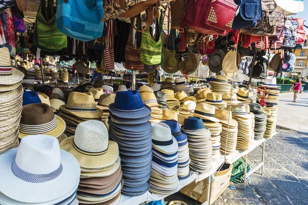 Boutique de souvenirs dans un marché à Syracuse, Sicile, Italie — Photo