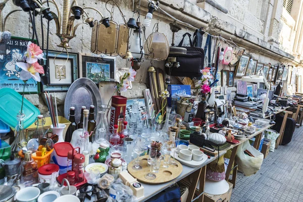 二手物品和古董商店在锡拉库萨, 西西里岛, 它 — 图库照片