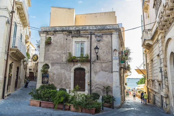 Calles del casco antiguo de Siracusa, Sicilia, Italia — Foto de Stock