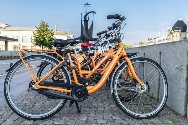 Hilera de bicicletas de alquiler en Malmo, Suecia — Foto de Stock