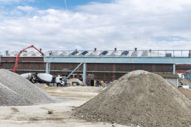 İsveç, Malmö 'de çimento ya da beton yüklü kamyonlar 