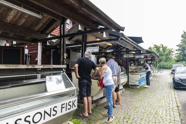 スウェーデン・マルモの伝統的な魚市場、フィスケドルナ — ストック写真