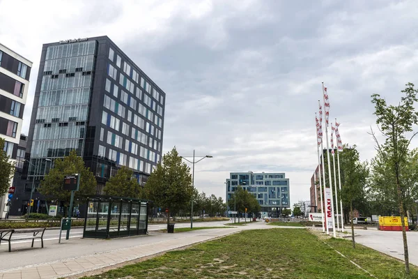 Straat met kantoorgebouwen in Malmö, Zweden — Stockfoto