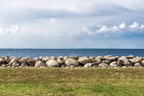 Dike naprzeciwko Morza Bałtyckiego w Malmö, Szwecja — Zdjęcie stockowe