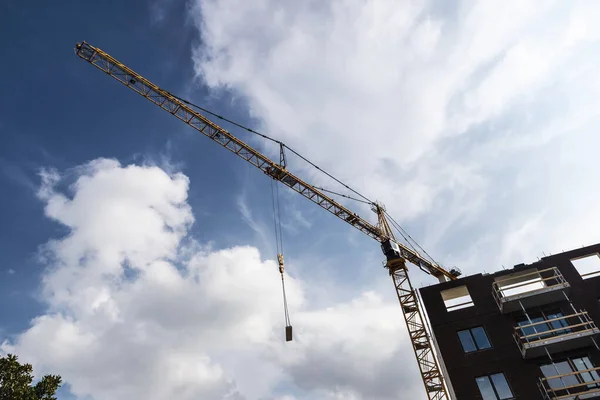 İsveç, Malmö 'de inşaat vinci — Stok fotoğraf