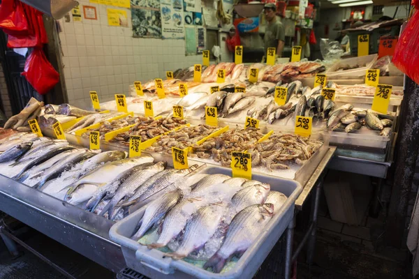 Fish and seafood shop in Chinatown, New York City, USA — Stock Photo, Image