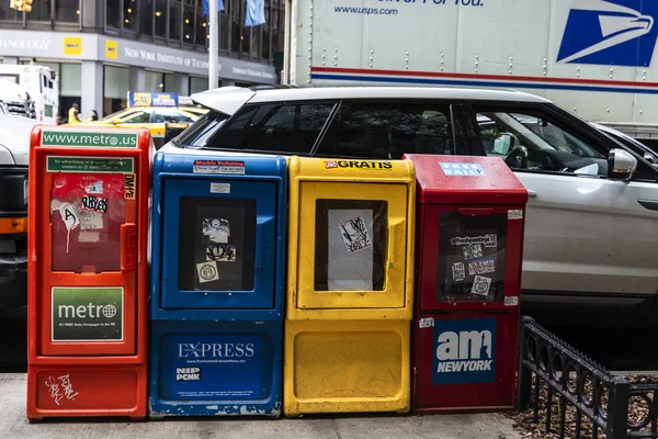 Máquina automática de venda automática de jornais em Manhattan, New York C — Fotografia de Stock
