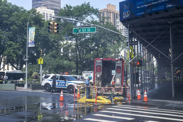 La policía detiene el tráfico en Nueva York, Estados Unidos — Foto de Stock