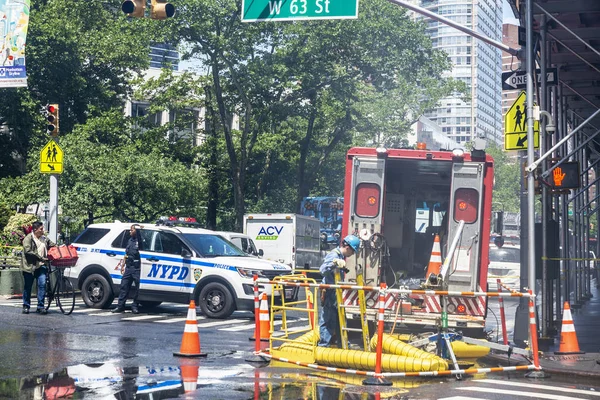 La policía detiene el tráfico en Nueva York, Estados Unidos — Foto de Stock