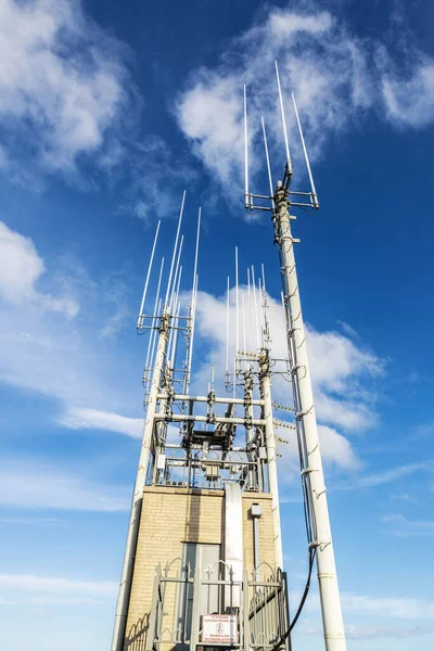 Communication antenna tower in Manhattan, New York City, USA — Stock Photo, Image