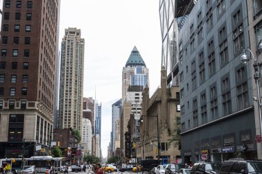 Manhattan'da trafik olan sokak, New York City, ABD