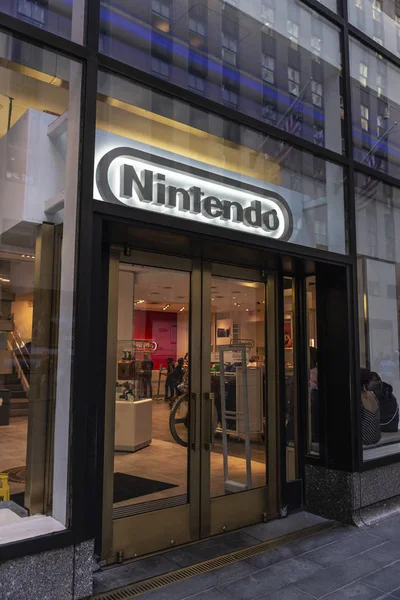 Sign of a Nintendo shop in New York City, Usa — стокове фото