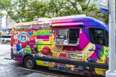 New York City, Usa - 3 Ağustos 2018: Manhattan, New York City, Usa 'da bir sokakta dondurma kamyonu