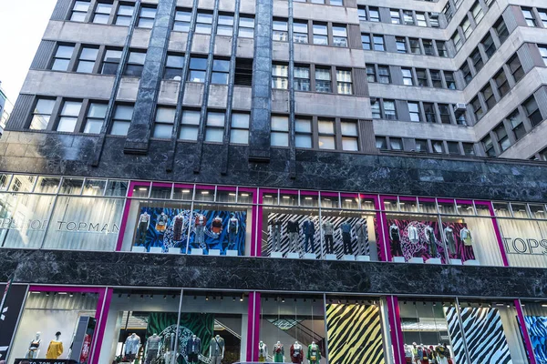 Nova York Eua Agosto 2018 Lojas Moda Acima Praça Inferior — Fotografia de Stock