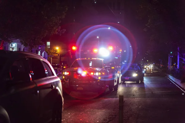 Luces Emergencia Ambulancia Roja Azul Una Calle Por Noche Harlem — Foto de Stock