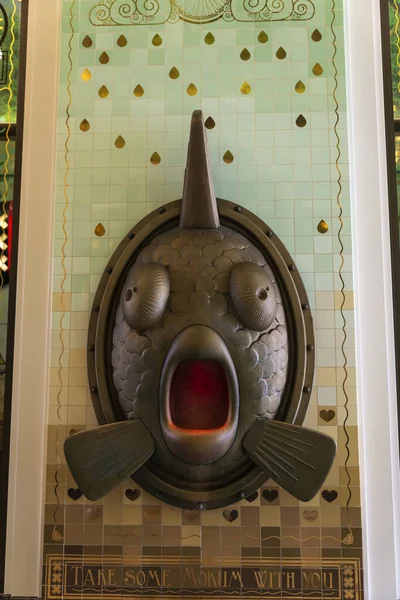 Statue of a fish in the interior of the De Beurspassage shopping mall in the centre of Amsterdam, Netherlands — Stock Image Statue Fish Interior Beurspassage Shopping Mall Centre Amsterdam Netherlands Royalty Free Stock Photos